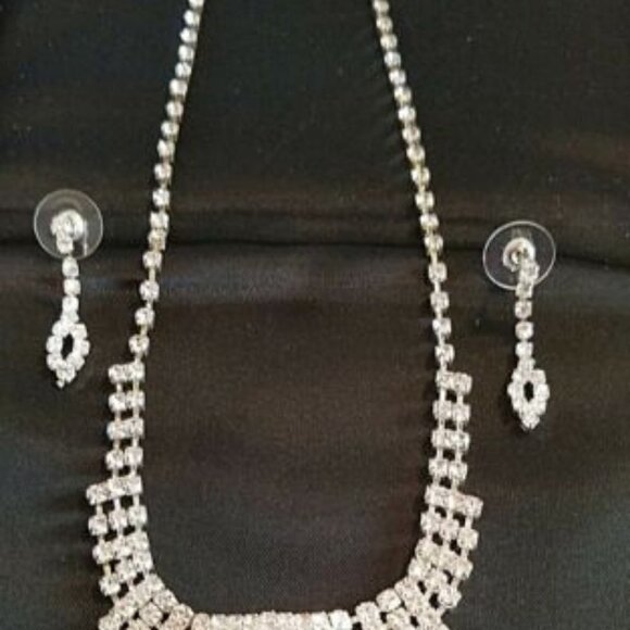 𝅺cubic Zirconia NECKLACE & EARRING SET - Picture 3 of 3